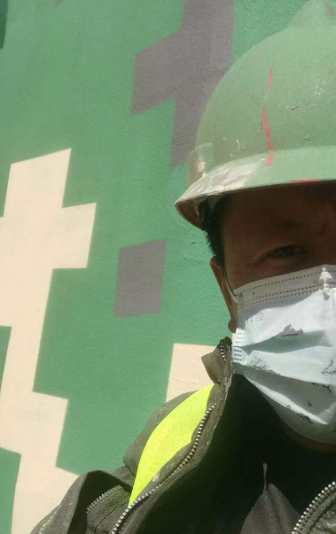 大理迷彩漆未完全固化；